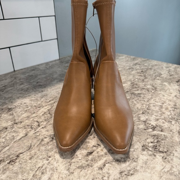 Universal Thread Tan Heeled Boots - Picture 3 of 6